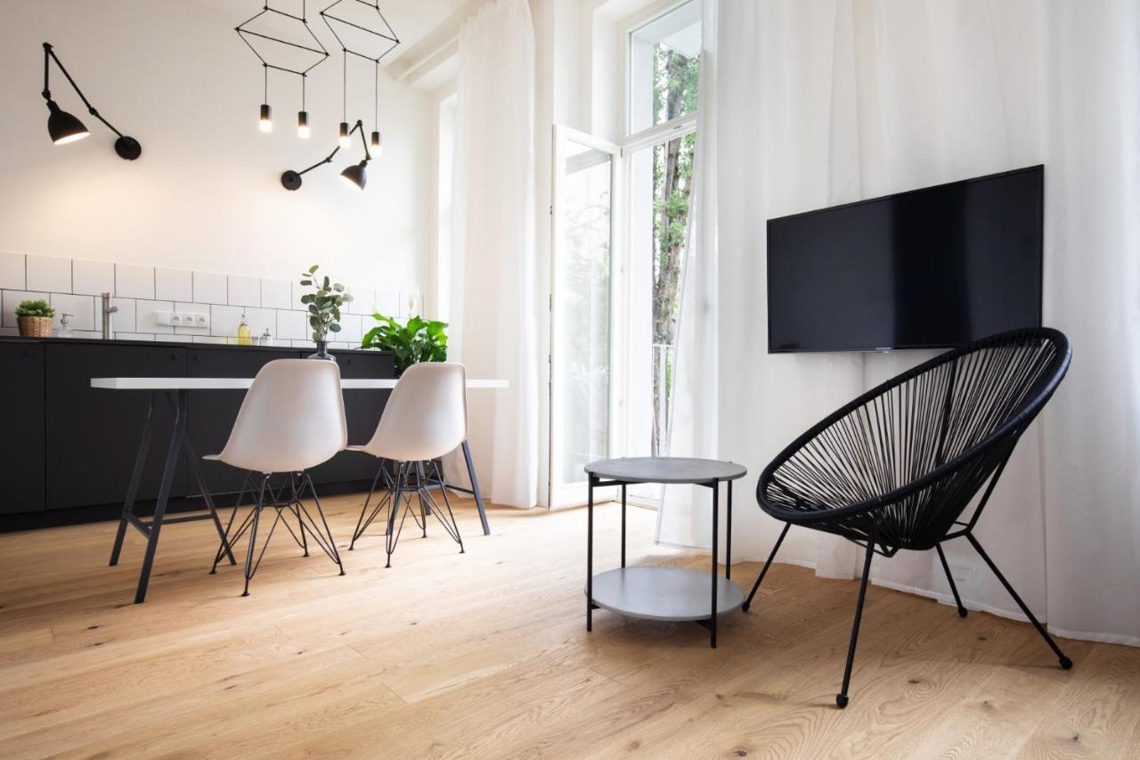 Turnkey I Balcony Studio Apartment Прага Екстериор снимка